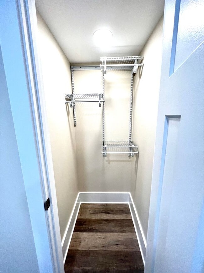 Building Photo - 933 - 320/322 Boggs Avenue