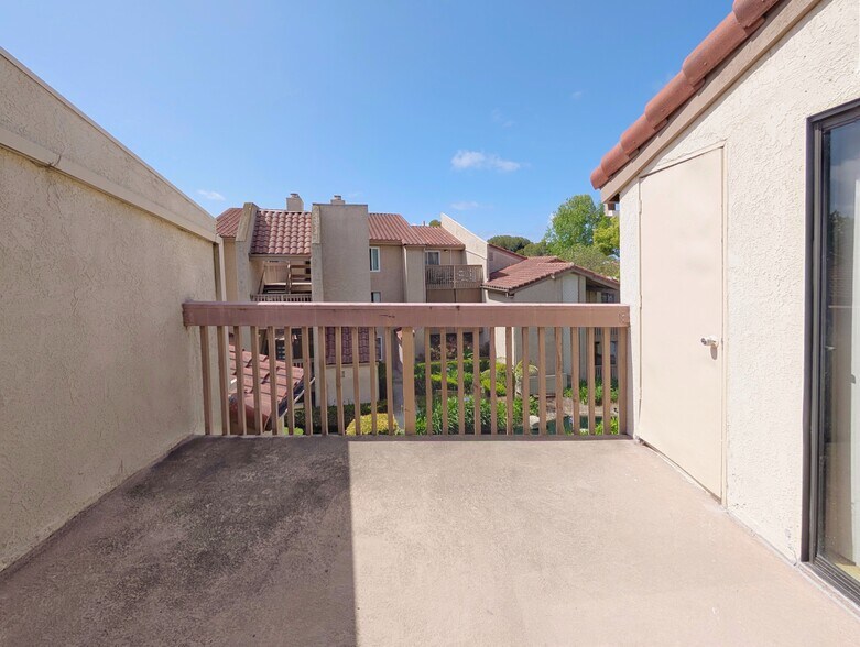 Building Photo - 4852 Cabana Dr