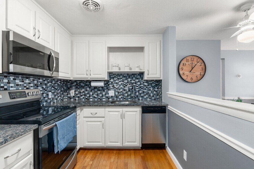 Building Photo - 32 Whitman Rd