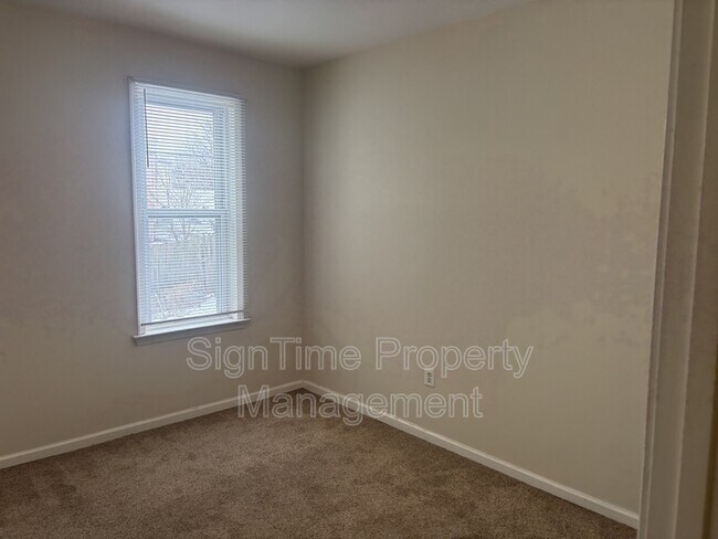 Building Photo - 415 E Potomac St