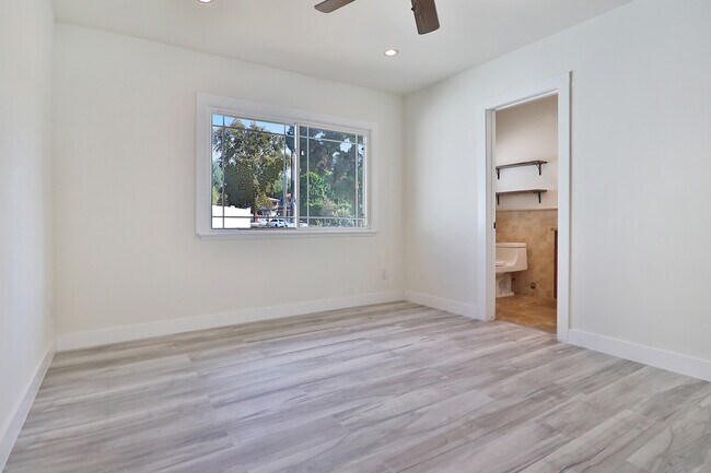 Master bedroom - 8601 Santa Susana Plz
