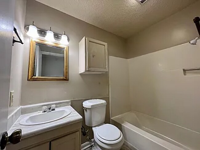 Building Photo - TOWNHOME AVAILABLE FOR RENT IN LAFAYETTE!