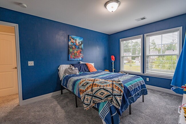 Building Photo - Forest Lakes Pooler