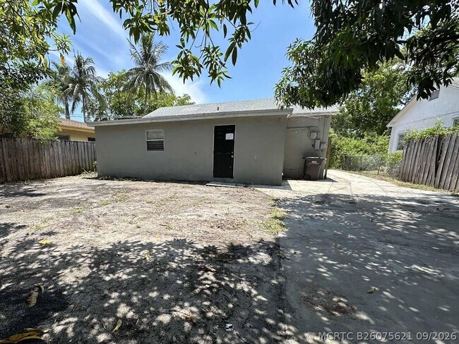Building Photo - 707 40th St