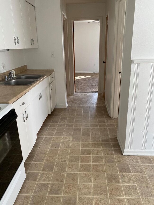 Building Photo - 2180 W Schantz Ave