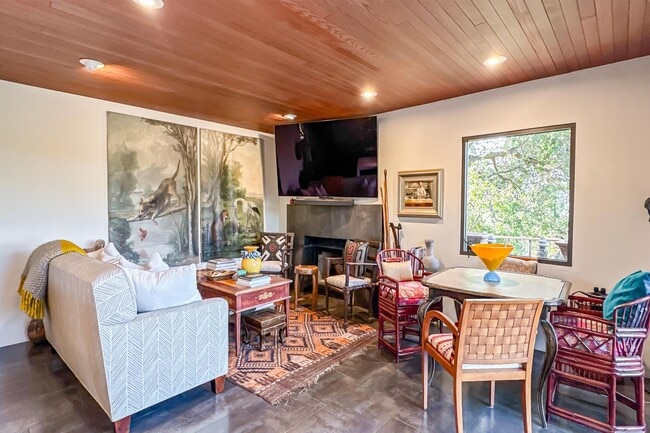 Building Photo - 1344 Marianna Rd