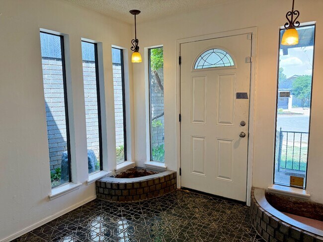 Building Photo - 6612 Crow Cir