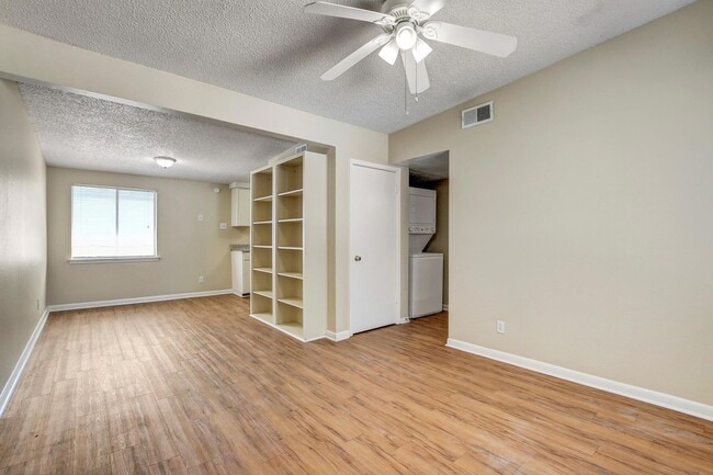 Building Photo - 2408 Longview St