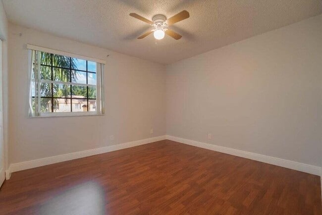 Building Photo - 7227 Chesapeake Cir