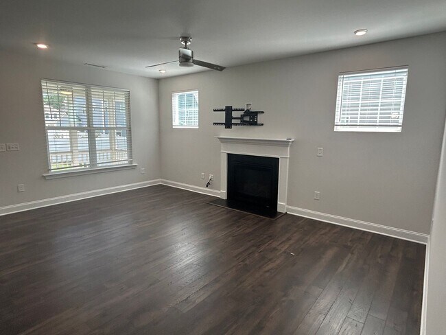 Building Photo - 3 Bed | 2.5 Bath House in Holly Springs