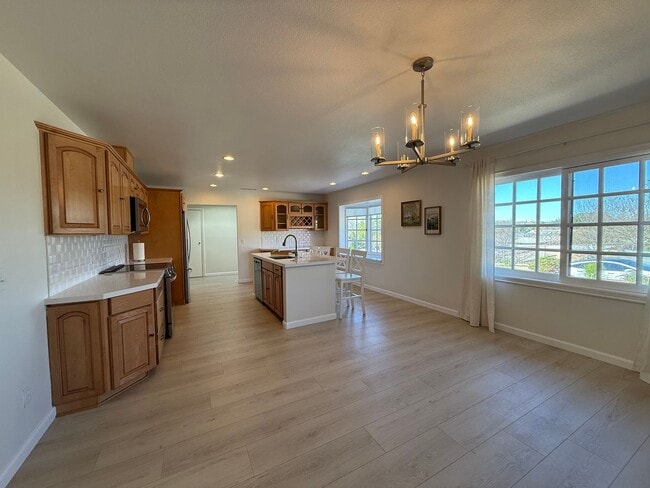 Building Photo - Remodeled - 3 bed, 2 bath single story home in Thousand Oaks