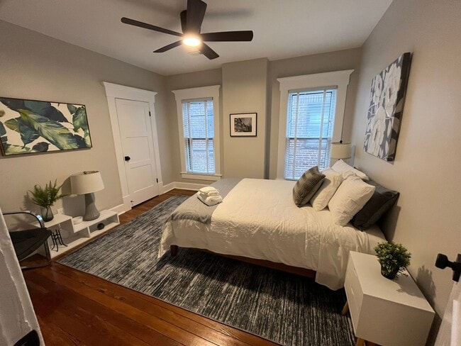 Building Photo - Dennison Ave 866-868 CR