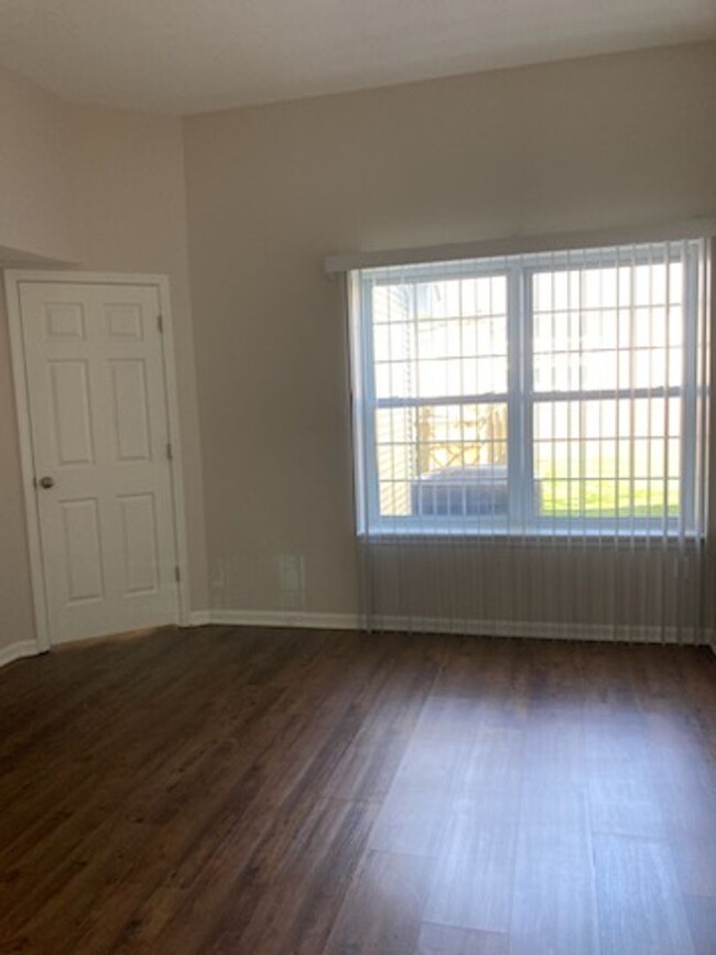 Building Photo - Spacious Washington Township Two Bedroom R...