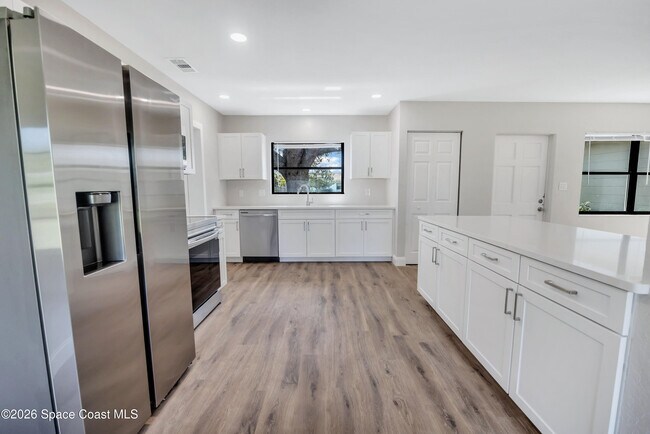 Building Photo - 644 Nida Dr