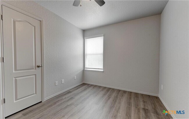 Building Photo - 601 Lost Trl