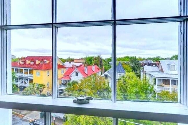 Building Photo - 65 Vanderhorst St