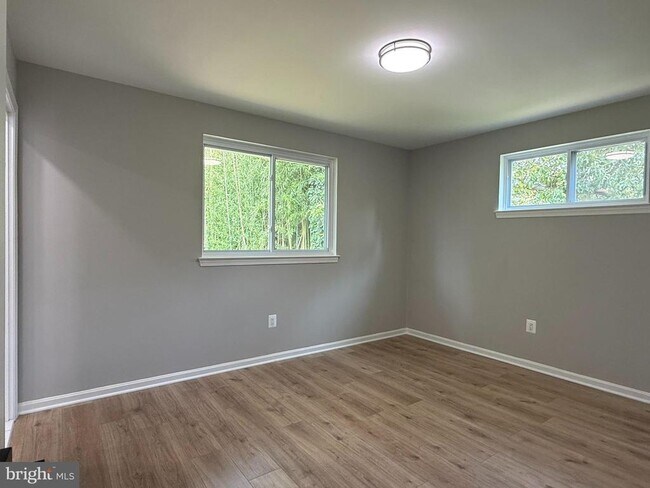 Building Photo - 5507 Kings Park Dr