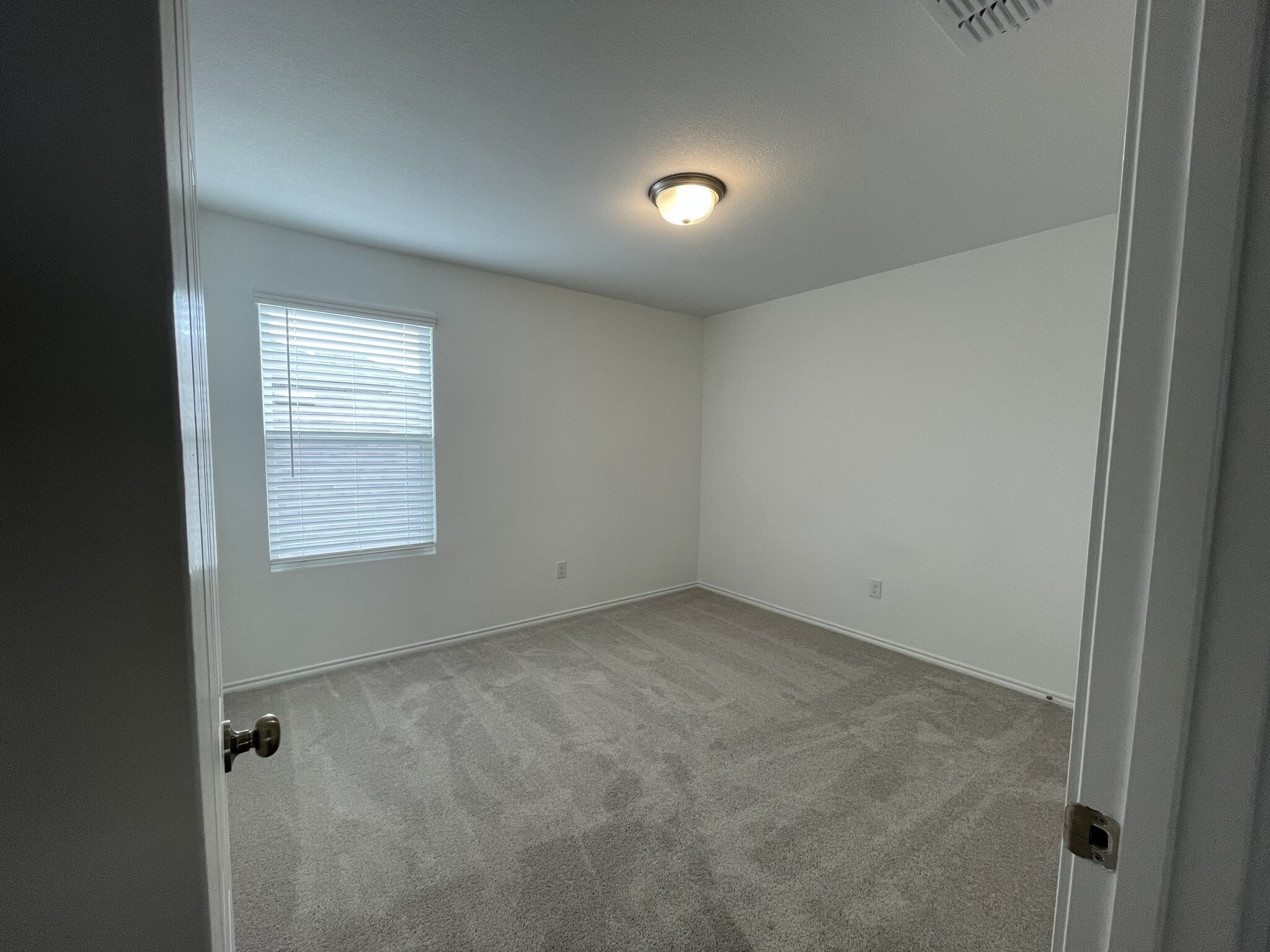 Building Photo - 825 Breakwater Dr