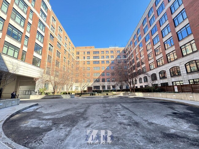 Building Photo - 123 Parkside Ave