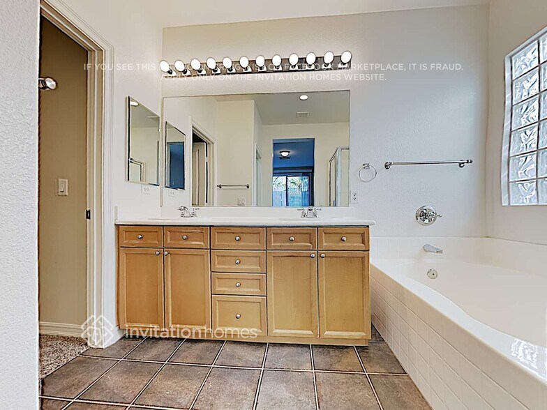 Building Photo - 9328 Longhorn Falls Ct