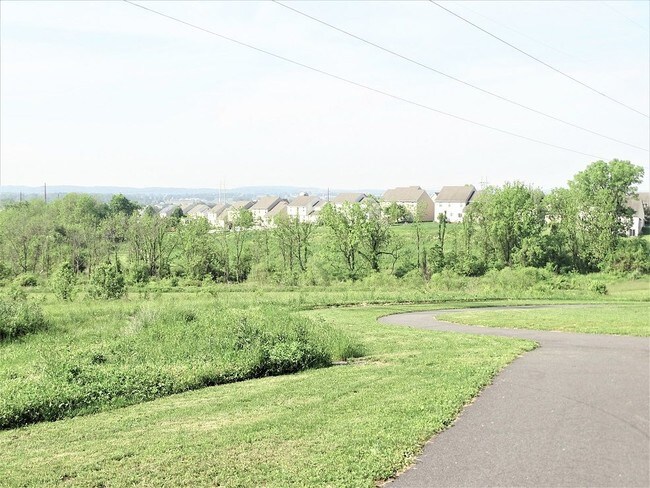 Building Photo - 200 Holly Tree Rd