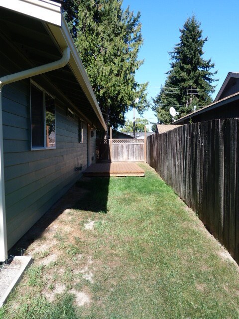 Building Photo - APPLICATION PENDING - Updated Rambler