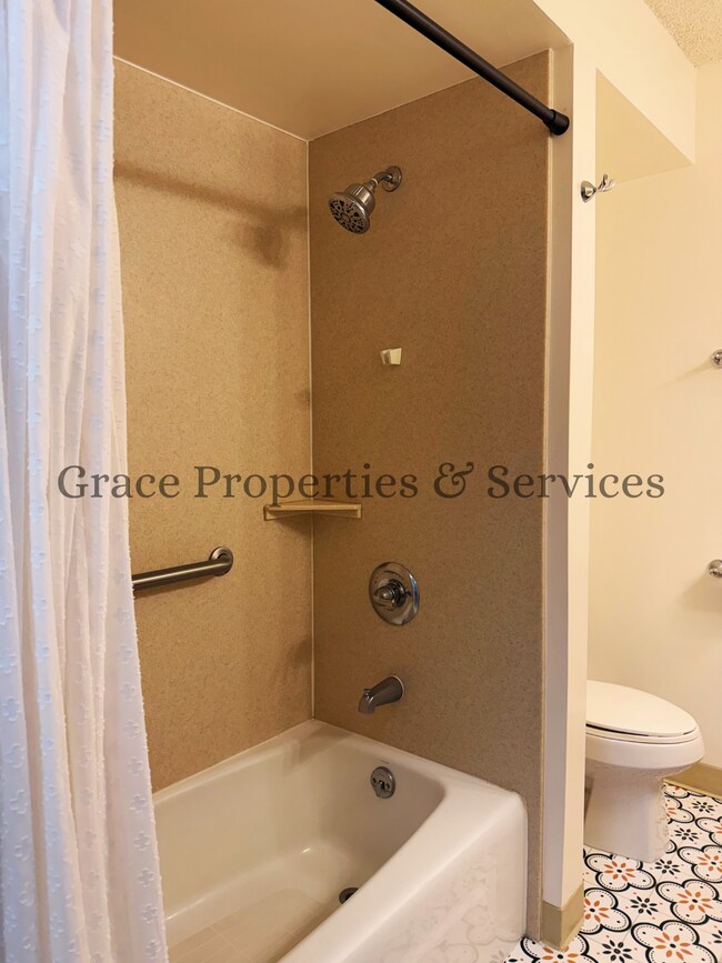 Building Photo - 0041ASH