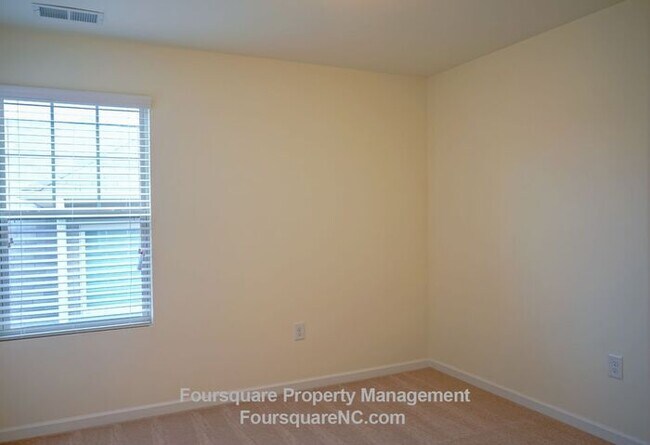 Building Photo - Spacious Single-Family Home with 1st Floor Office, Loft & Fenced Backyard , Includes Washer/Dryer