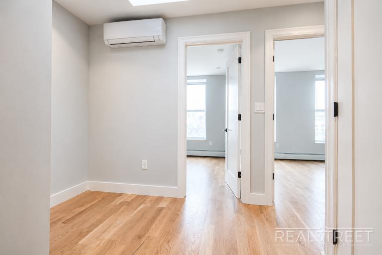 Building Photo - 1Bed + office Bed in BedStuy