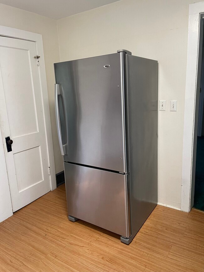 Building Photo - 10863 Main St