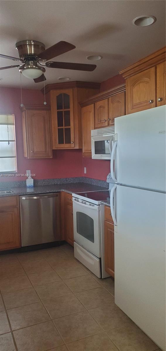 Building Photo - 131 SE Serenata Ct