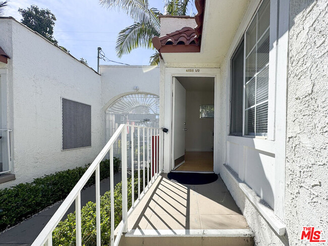 Building Photo - 4525 Franklin Ave