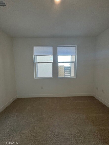 Building Photo - 436 Loon