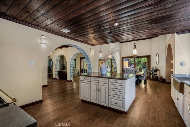 Building Photo - 3092 Laurel Canyon Blvd