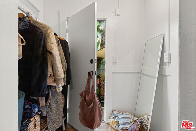 Building Photo - 2009 Dell Ave