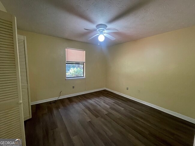 Building Photo - 122 Windy Hill Pl