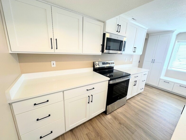 Building Photo - 1624 S 210 W
