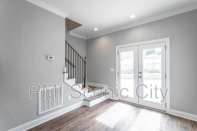 Building Photo - 2631 Rogers Dr SE