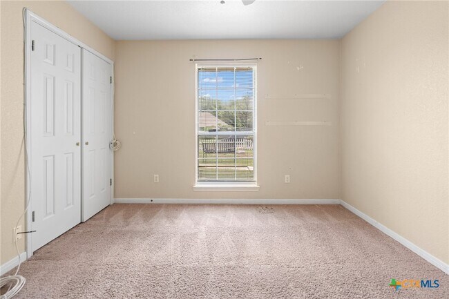 Building Photo - 406 Gina Dr