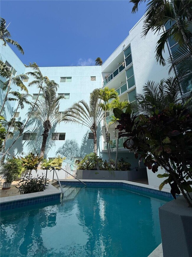 Building Photo - 2699 Tigertail Ave