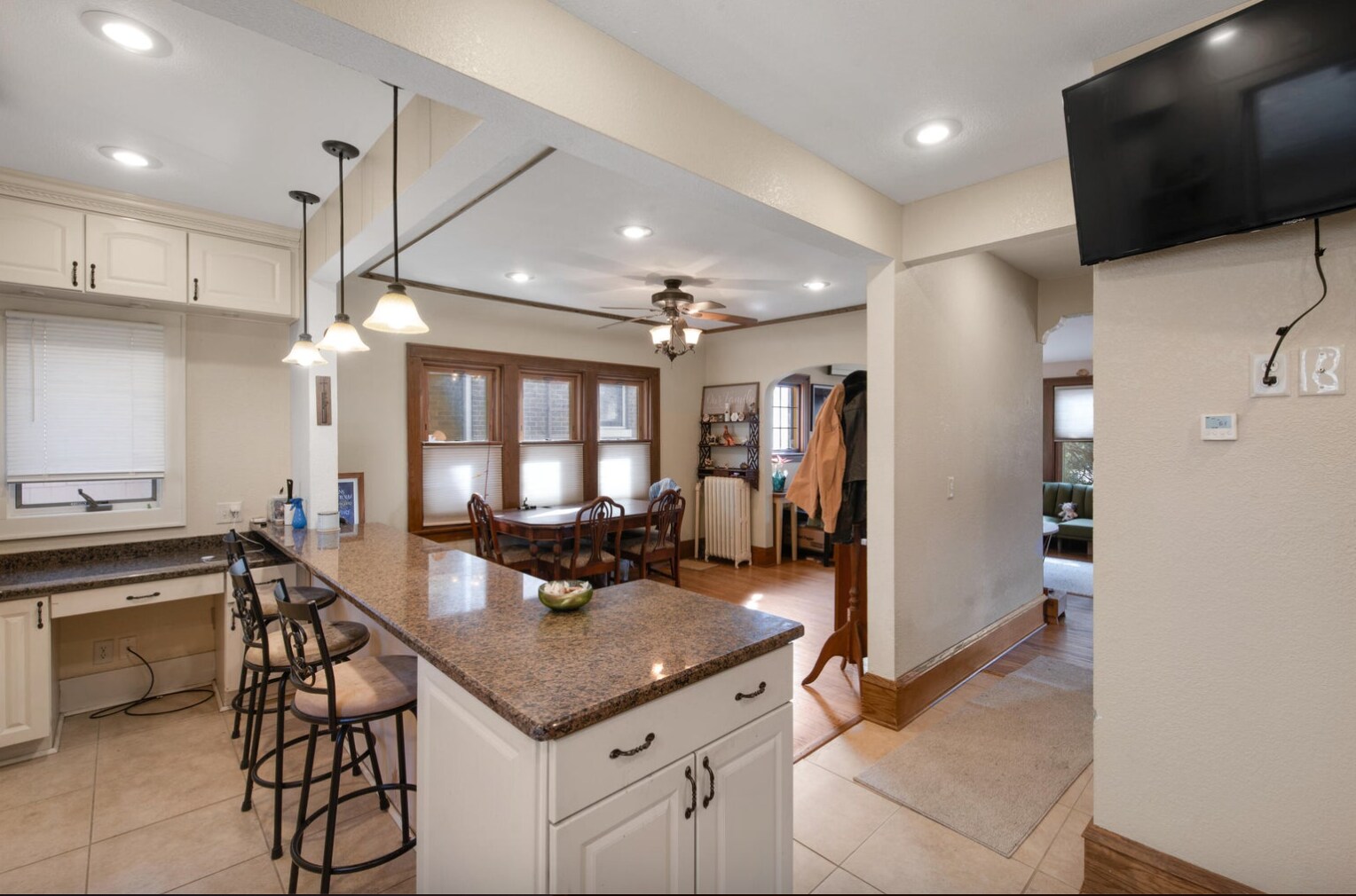 Open concept kitchen - 6324 W Wells St