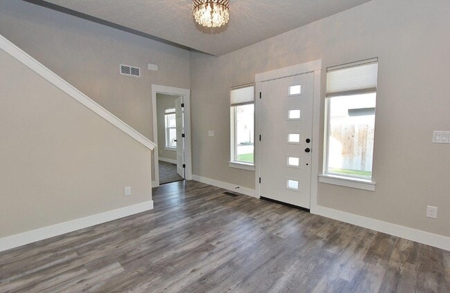 Building Photo - Immaculate North End Home