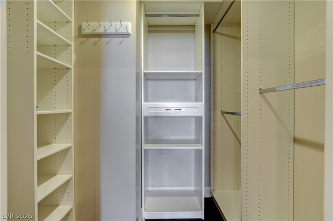 Building Photo - 150 S Las Vegas Blvd