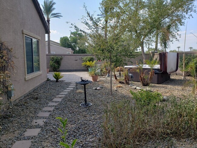 Building Photo - 208 E Caribbean Dr