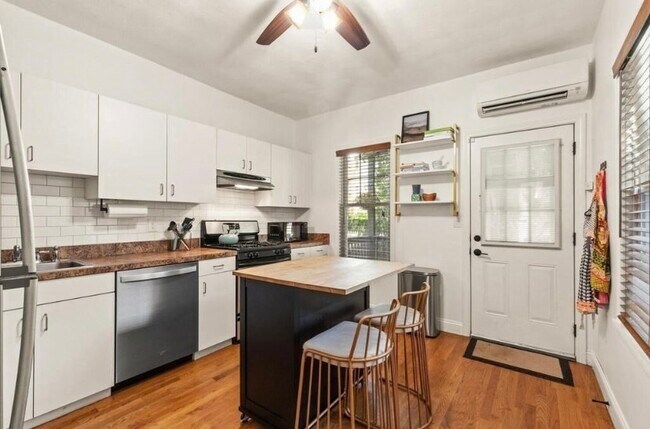 Building Photo - 171 Brooks St