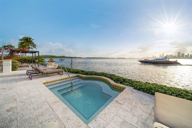 Building Photo - 5245 Fisher Island Dr