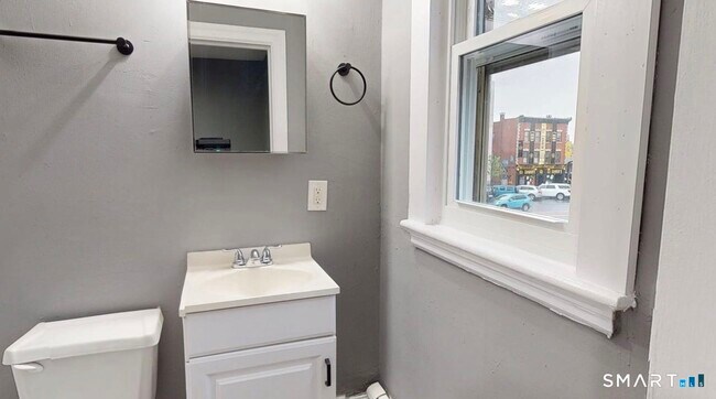 Building Photo - 666 Main St