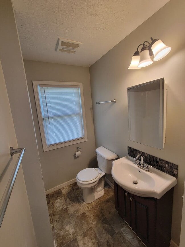 Building Photo - Beautiful 3 Bed 2 Bath House!