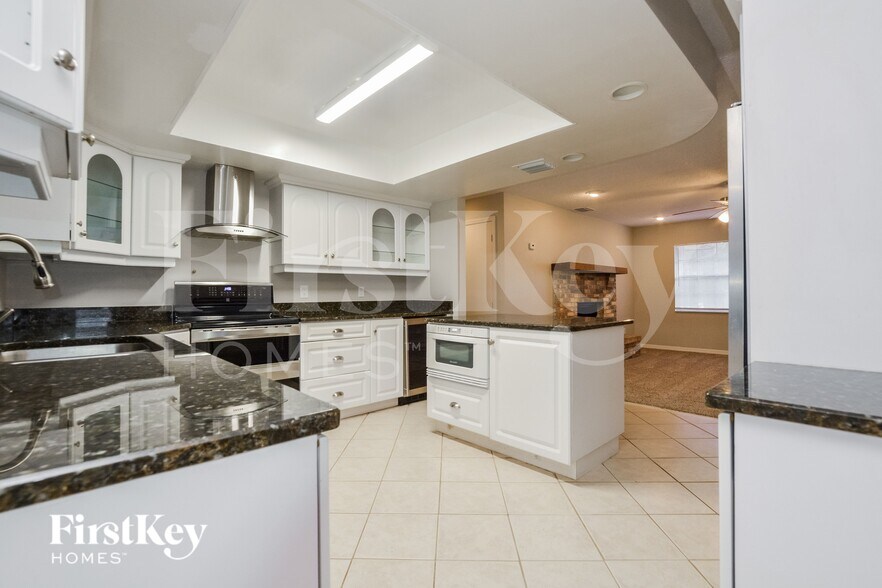 Building Photo - 848 Benchwood Ct