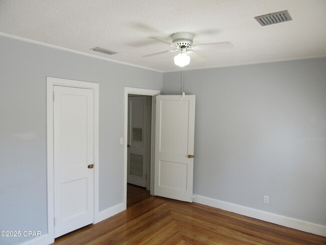 Building Photo - 304 Allen Ave